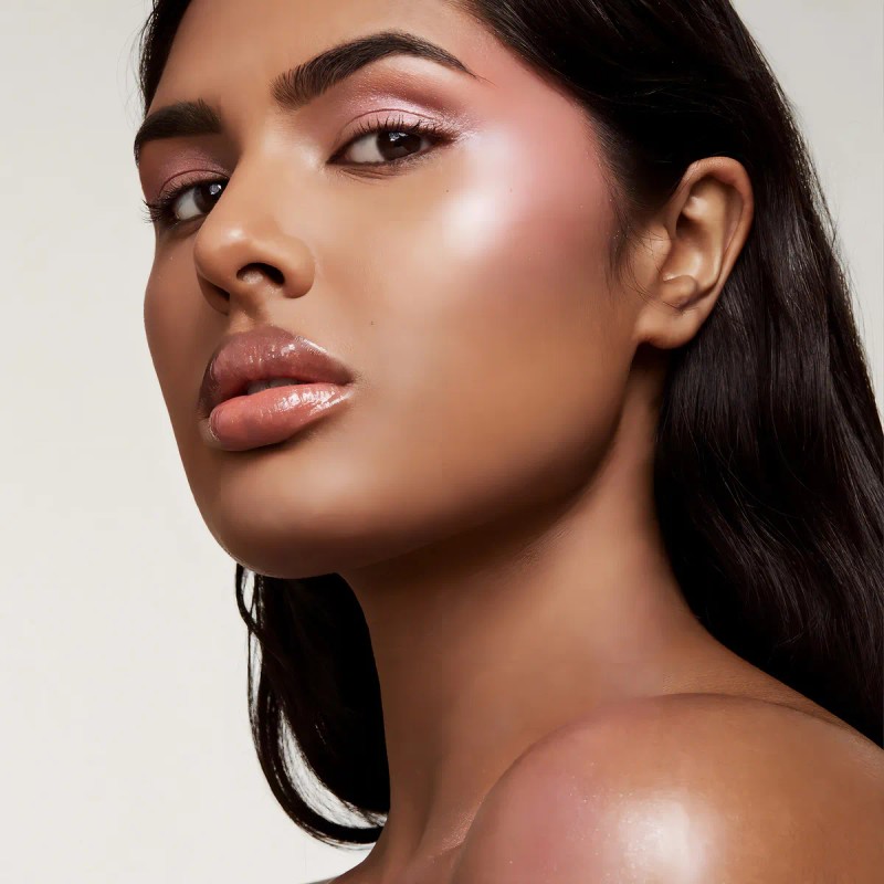Fenty Beauty Iluminador y Rubor en Polvo Tono Wattabrat