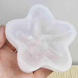 NKlaus Selenite Star Bowl Matt 12.5 x 12.5 cm - Star-Shaped Selenite Bowl in Matte Design, for Meditation and Energy Work, Handmade for Spiritual Decoration and Storage of Jewellery 16439