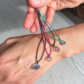 Glücksschmiedin - Handmade Lucky Bracelet - The Little Yogi - with Various Silver-Coloured Pendants and Personal Card, Silver, Without Stone