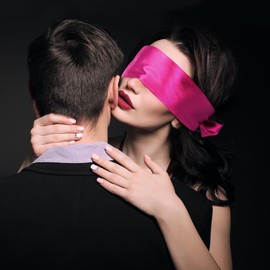 FRESHME Satin Sleep Mask - Lightweight Eye Mask for Sleeping Comfortable Adjustable Eye Blindfold Cover for Women Men Night Travel Nap Valentine's Day Gift Black and Deep Rose Red 160cm/63in