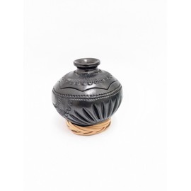 ALHAJERO DE TAPA TIPO ROMPECABEZA, ARTESANAL DE BARRO NEGRO, CON BASE DE CARRIZO; PARA ANILLOS, CADENAS, ARETES. FINOS DETALLES GRABADOS A MANO, ARTESANIAS MEXICANAS LULA' NAYA' NI.