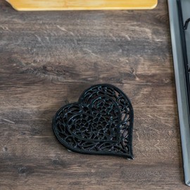 Woodside Decorative Kitchen/Dining Table Heart Shaped Cast Iron Trivet with Rubber Feet, Vintage/Rustic