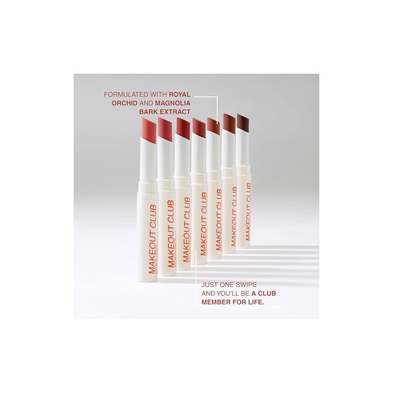 Lápiz labial Soft Blur de MAKEOUT CLUB cobertura media a