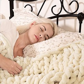 Maetoow Chunky Knit Blanket Throw, Handmade Warm & Cozy Blanket Couch, Bed, Home Decor, Soft Breathable Fleece Banket, Boho Thick Blankets and Giant Yarn Throws 50×60 Inch，Cream