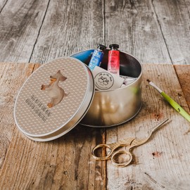 Mr. & Mrs. Panda Round Dog Dachshund Tin - Gift, Dachshund, Dogs, Lunch Box, Four-legged Dog, Dog Motif, Brown, Gift Box, Metal Boxes