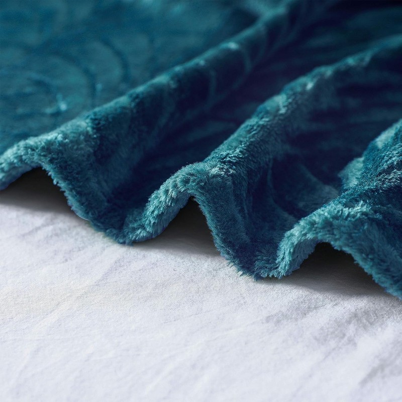 Whale Flotilla Cuddly Blanket with Leaves Pattern, Warm Sofa Blanket,