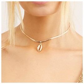 Allereya Vintage Puka Shell Choker Necklace Gold Cowrie Shell Pendant Necklace Chain Punk Snake Chain Necklace Summer Cowrie Shell Necklace Jewellery for Women and Girls, Metal