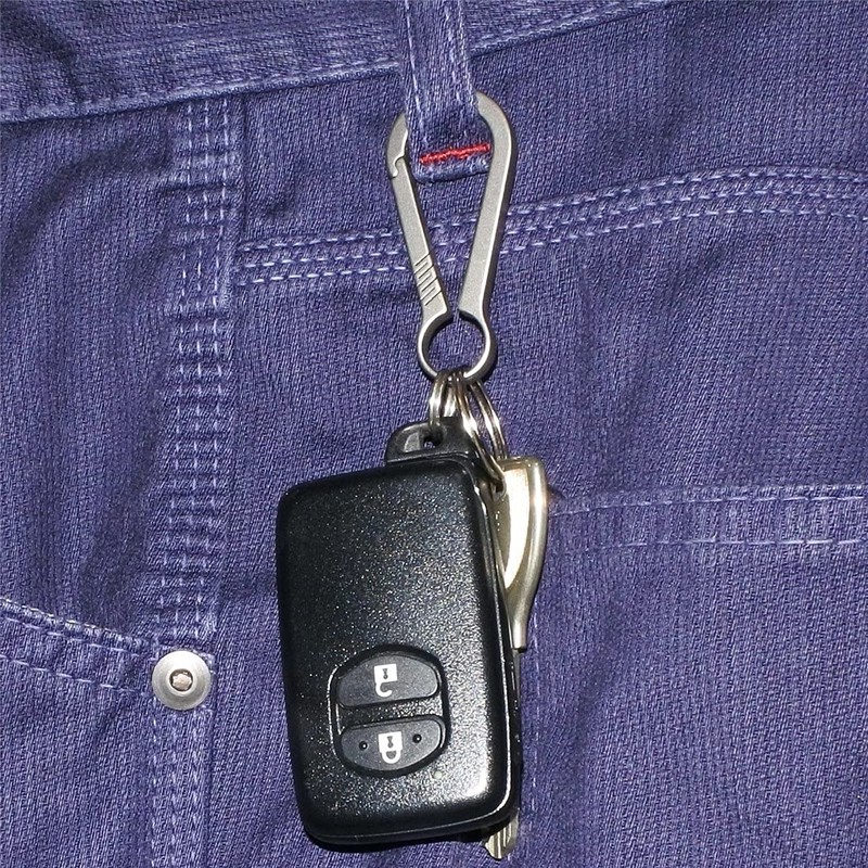 【BEATONJAPAN】 Titanium Alloy Carabiner Compact Keychain Keyring Rust-proof Hook Lightweight