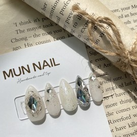 Bling Brooch Marble Nail Tips Wedding Nail Recommendation - Mediaval / 블링 브로치마블 네일팁 웨딩네일 추천 - 미디오벌