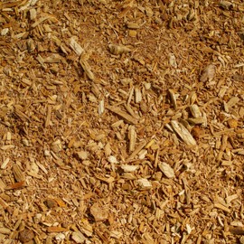 GARDENWISE Premium Gold Wood Mulch for Landscaping, Gardens, Lawns, Potting Media, and Potted Plants (0.3 CF - 8 L - 9 QTS)
