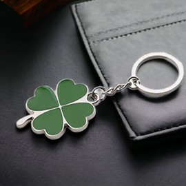 Deadly Diamonds Luck of The Irish Glücksbringer Kleeblatt Schlüsselanhänger
