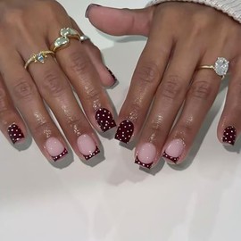 RikView Uñas postizas cuadradas cortas de color rojo oscuro con diseño de lunares, acabado brillante y cobertura total para mujer, 24 piezas/set.
