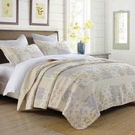 QuiltMuse Floral Oversized King Bedspreads 128"x120" - 100% Cotton Lightweight California King Quilt with 2 Pillowshams, Farmhouse Reversible Extra Wide Floral Coverlet Bedding Set 3 Pieces, Beige