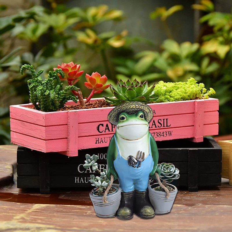 THE ENCHANTED GARDEN Farming Frog Ornament Outdoor Resin Fun Animal