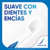 Sensodyne Cepillo de Dientes para Dientes Sensibles Cuidado Delicado, Suave,