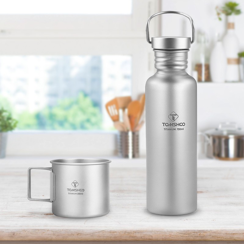 TOMSHOO 550ml Full Titanium Water Bottle with Extra Plastic Lid