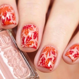 Fall Maple Leaf Press on Nails Short Square Full Cover Red Orange Gradient Maple Leaves with Design Autumn Thanksgiving False Nails Glossy Acrylic Nails Fall Stick on Nails Artificial Nails for Women