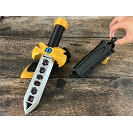 MunnyGrubbers - Talking Dragon Sword Dagger Dice Holder, Dice Tower - (Random 7pc D20 Dice Included) - Ask it a YES or NO question, Decision Making, DND, Dungeons and Dragons Gift - (Gold)