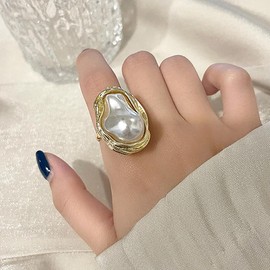 18k Gold Irregular Pearl Ring for Women,Gold Plated Adjustable White Baroque Pearl Finger Rings,Dainty Statement Jewelry for Wedding Party (Gold)