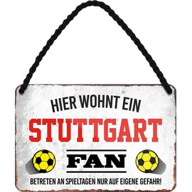 WOGEKA ART HS38 Retro Tin Sign with German Text "Hier wohnt ein Stuttgart" Fan Football Funny Saying Gift Idea Birthday Christmas Decoration 18 x 12 cm Vintage Design Hanging Sign Metal