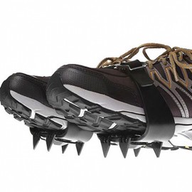 Buckle type, easy to install crampons, easy to install for safety crampons for mountaineering. Buckle type