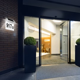 COEKI Stainless Steel House Number Solar Illuminated 4 LEDs Solar House Number with Twilight Switch IP65 Waterproof Outdoor with Numbers 0-9 & Letters a-h