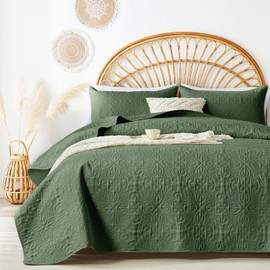 akkialla Full Queen Quilt Bedding Set for All Seasons,Lightweight Olive Green Bedspreads Queen Size,Modern Style Microfiber Soft Floral Pattern Coverlet Set(1 Quilt,2 Pillow Shams)