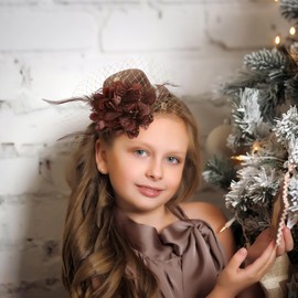 Zinniday Mini Tea Party Hat - 1920s 50s Brown 2025 Kentucky Hats with Clip Elegant Victoria Feather Derby Fascinators Girl Small Pillbox Cap with Flower and Veil for Women Lady Girls Church Dress Up