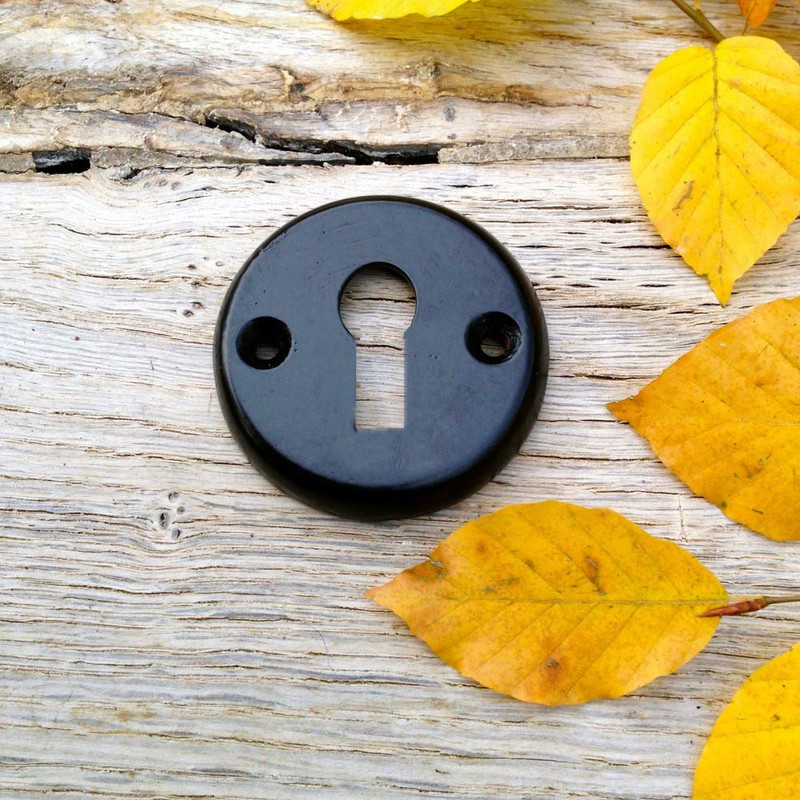 Antikas - Rosette deep black lacquered in solid iron, lock