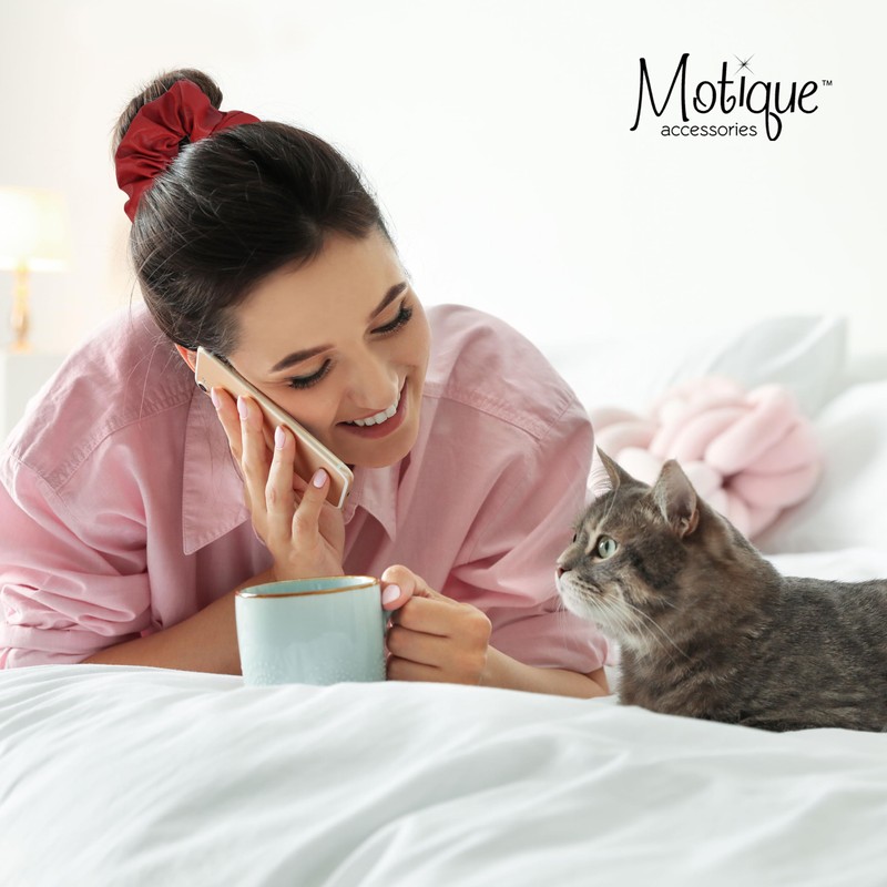 Vegan Leather Look Scrunchie (Red)