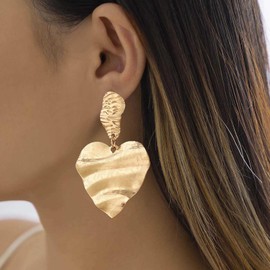 TseenYi Boho Heart Dangle Earrings Gold Textured Heart Earrings Vintage Heart Stud Earrings Large Hammered Heart Drop Earrings Metal Heart Love Earrings Jewelry for Women and Girls