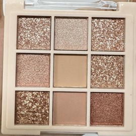 9-Color Milk Tea Glitter Eyeshadow Palette – Matte & Shimmer Nude Browns, Blendable Champagne & Bronze Shades for Radiant Eye Makeup