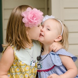 2PCS Adorable BFF Necklaces, Best Friends White and Black Unicorn Pendants Chain Necklaces, Magnetic Couple Necklace for Him and Her, Jewelry Gifts for est Friends Couples Families