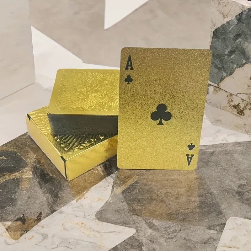 Las Cartas De Lujo En El Reloj De Oro Cool