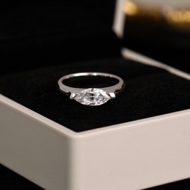 StiloVero 925 Sterling Silver Marquise-Cut Ring, Thick 18K Gold Plating, Classic & Timeless Jewelry Gift for Women, Perfect for Anniversary, Engagement, Wedding, or Birthday (Silver, 8)