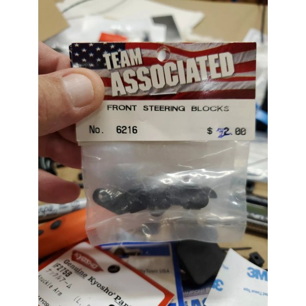 Team Associated 6216 Front steering blocks