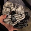 체크 곱창밴드 겨울 헤리끈 스크런치 사러왕 고무줄 (WFLM6MH) Check Twisted Band Winter Hair Tie Scrunchie Rubber Band (WFLM6MH)