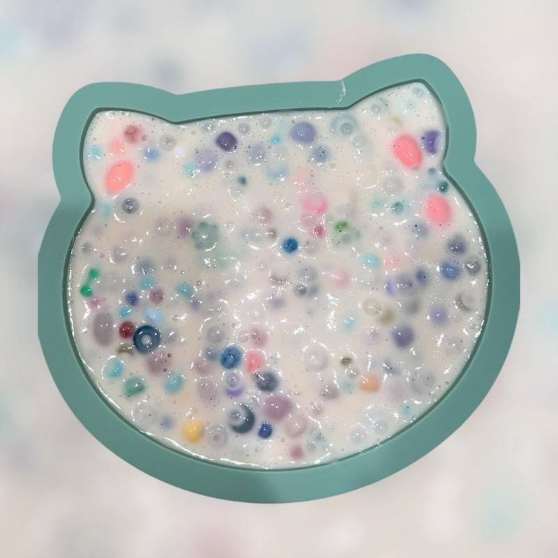 REMELTABLE Picking Pals with Mold and Beads Acrylic:_White Cat