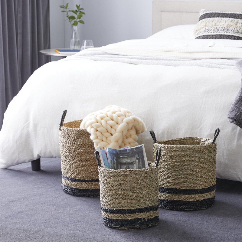 Deco 79 Seagrass Handmade Decorative and Functional Storage Basket Two-Toned