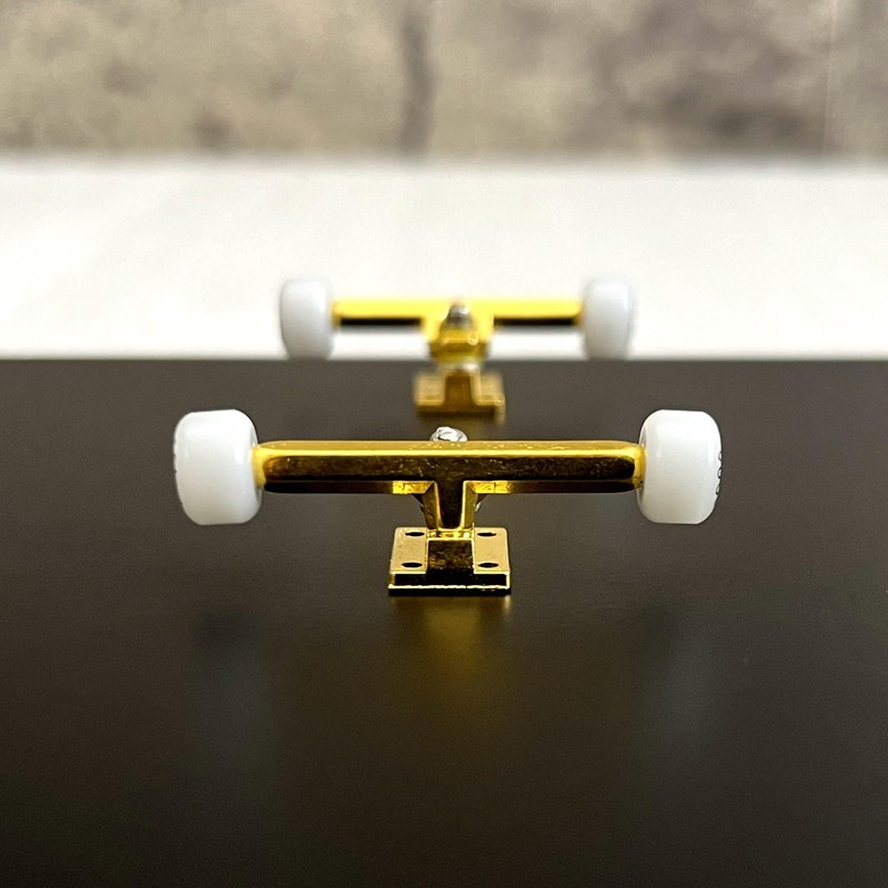 NOAHWOOD Pro Fingerboard 36mm Six Truck (36mm Golden)