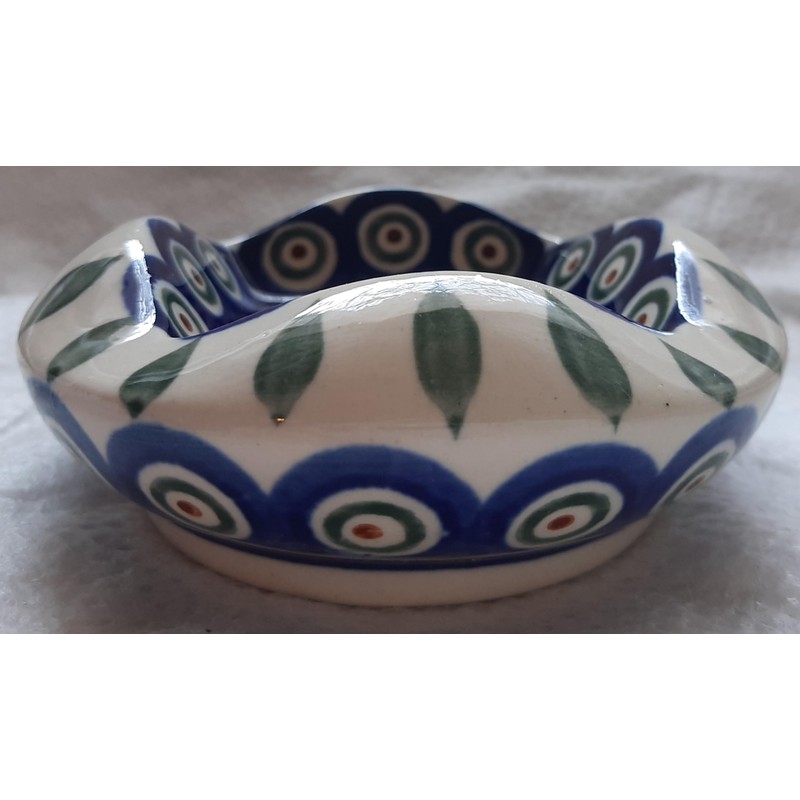 Handgefertigter Keramik-Aschenbecher mit rundem Muster in Blau und Grün, traditionelles