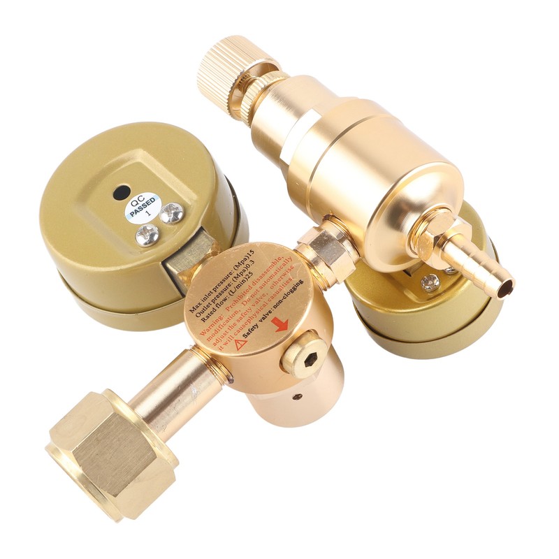 Argon CO2 Regulator 0 To 4500PSI CGA580 15/16in Female Thread