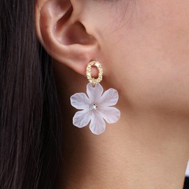 Atentuyi Boho Wedding Acrylic Flower Drop Dangle Earrings Small Cz White Flower Earrings Bridal Floral Resin Earrings Gold Tiny Square Stud Earrings Jewelry for Women and Girls