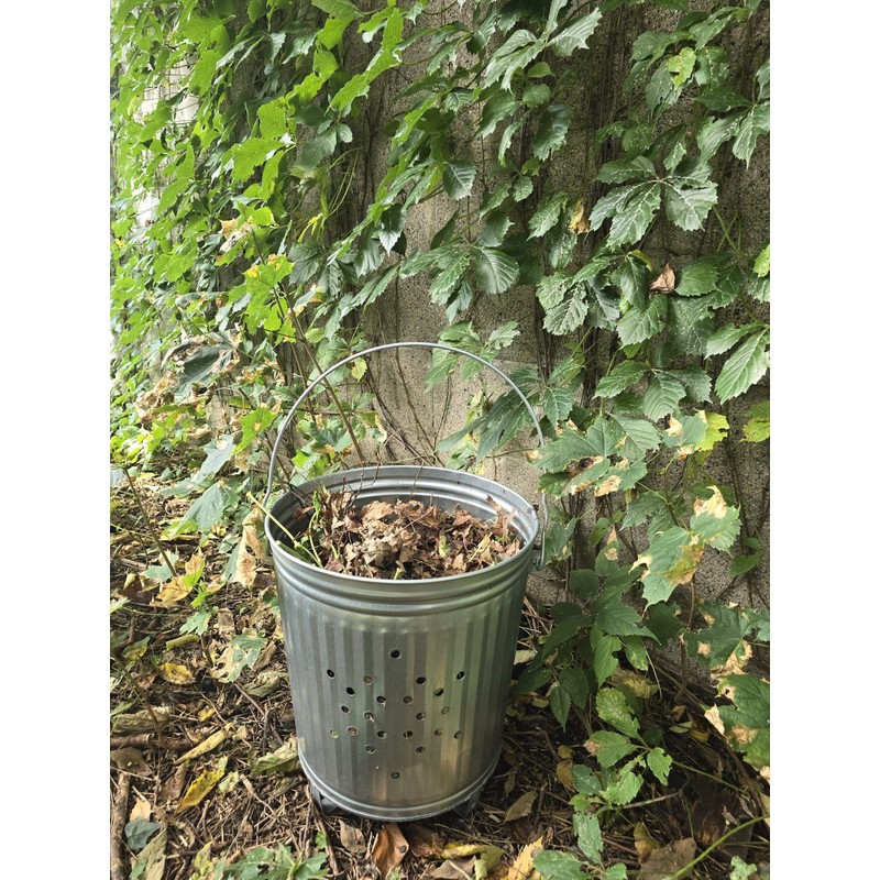 Behrens 7.5 Gallon Galvanized Steel Outdoor Compost Refuse Can