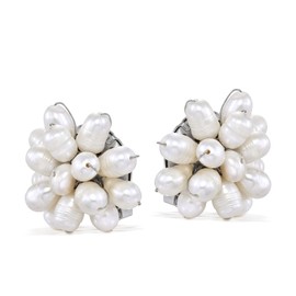 Pretty Pearl Cluster White Flower Clip-on Earrings