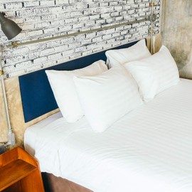 Trimming Shop 300TC White Satin Stripe Pillowcases 2 Pack 50 x 75 cm Large Housewife Pillow Cases 100% Egyptian Cotton Hotel Quality Easy Care Washable Pillow Covers with Zip Closure