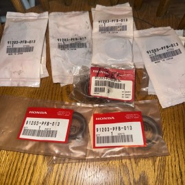 Honda New OEM Camshaft Seal Set of 2 for 1997-2001 Honda CR-V 1987-2001 Acura Integra