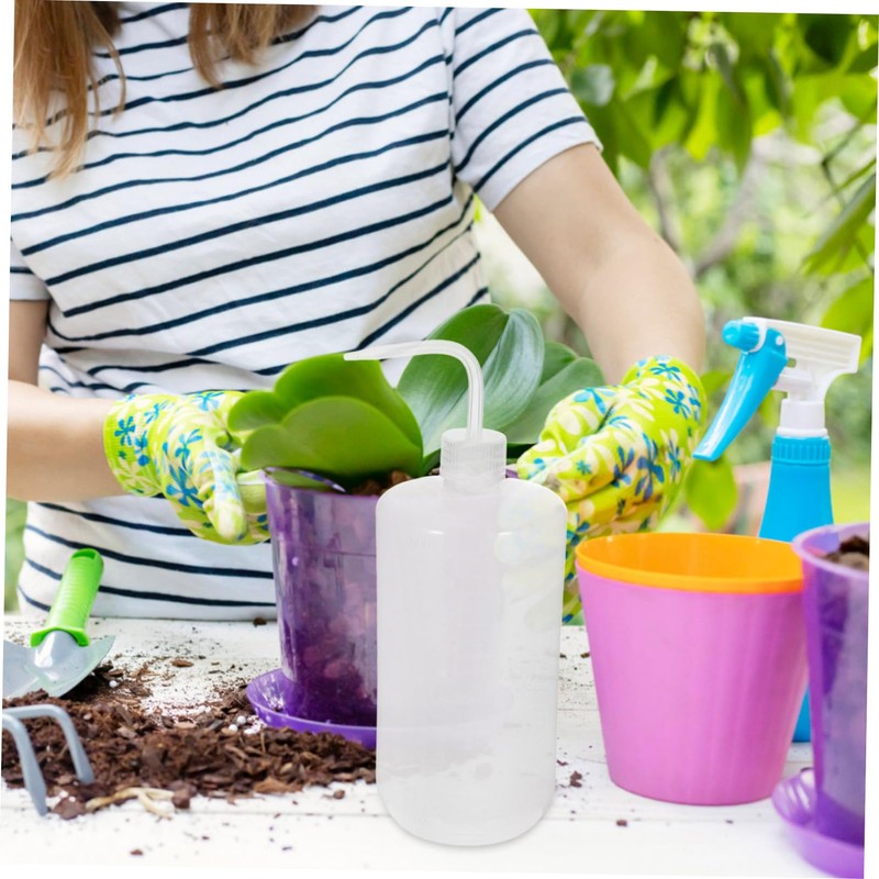 Ipetboom Plastic Squeeze Wash Bottle with Curved Mouth for Precise