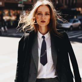 NICENEEDED Women Tie, Adjustable Black Tie Punk Metal Chain Necktie Tie, Self Tie Long Bowtie Ribbon Choker for Cosplay T-shirt Clothes Accessory for Party