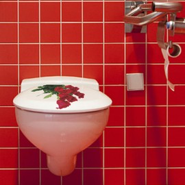 Romantic Red Rose Toilet Decals Red Rose Wall Stickers Bathroom Beautification Decoration Wall Stickers Self Adhesive Pegatinas para Pared